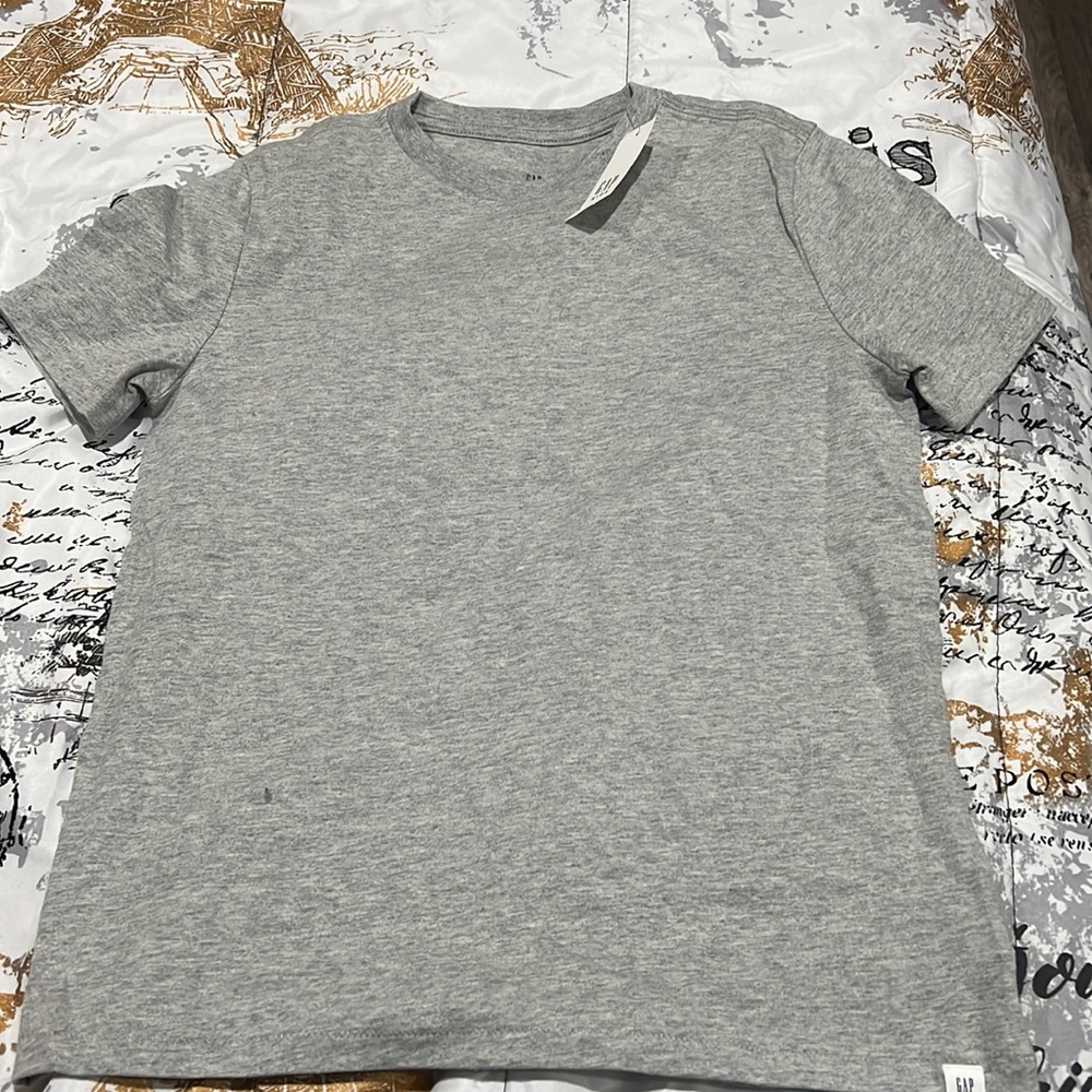 Gap tee